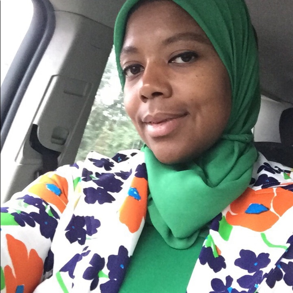 Meet your Posher, Aginah